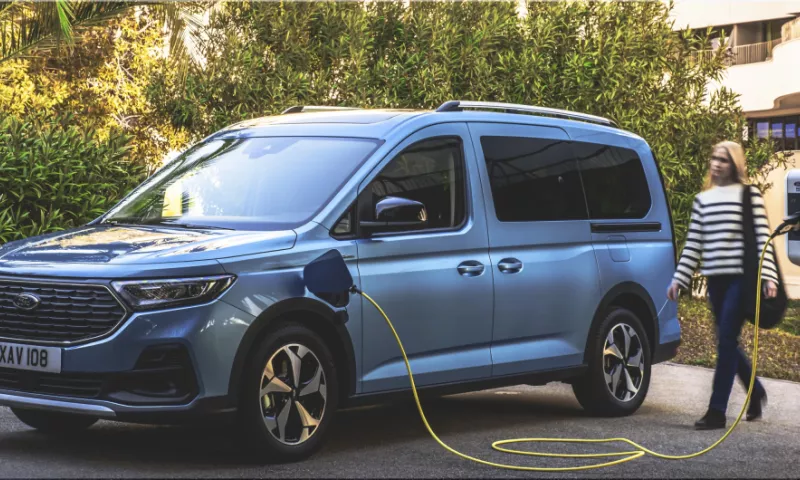 The New Ford Tourneo Connect Plug-in Hybrid: Electrifying Versatility for Families and Businesses