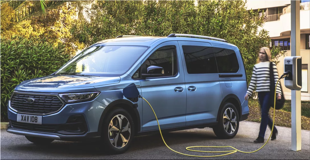 The New Ford Tourneo Connect Plug-in Hybrid: Electrifying Versatility for Families and Businesses